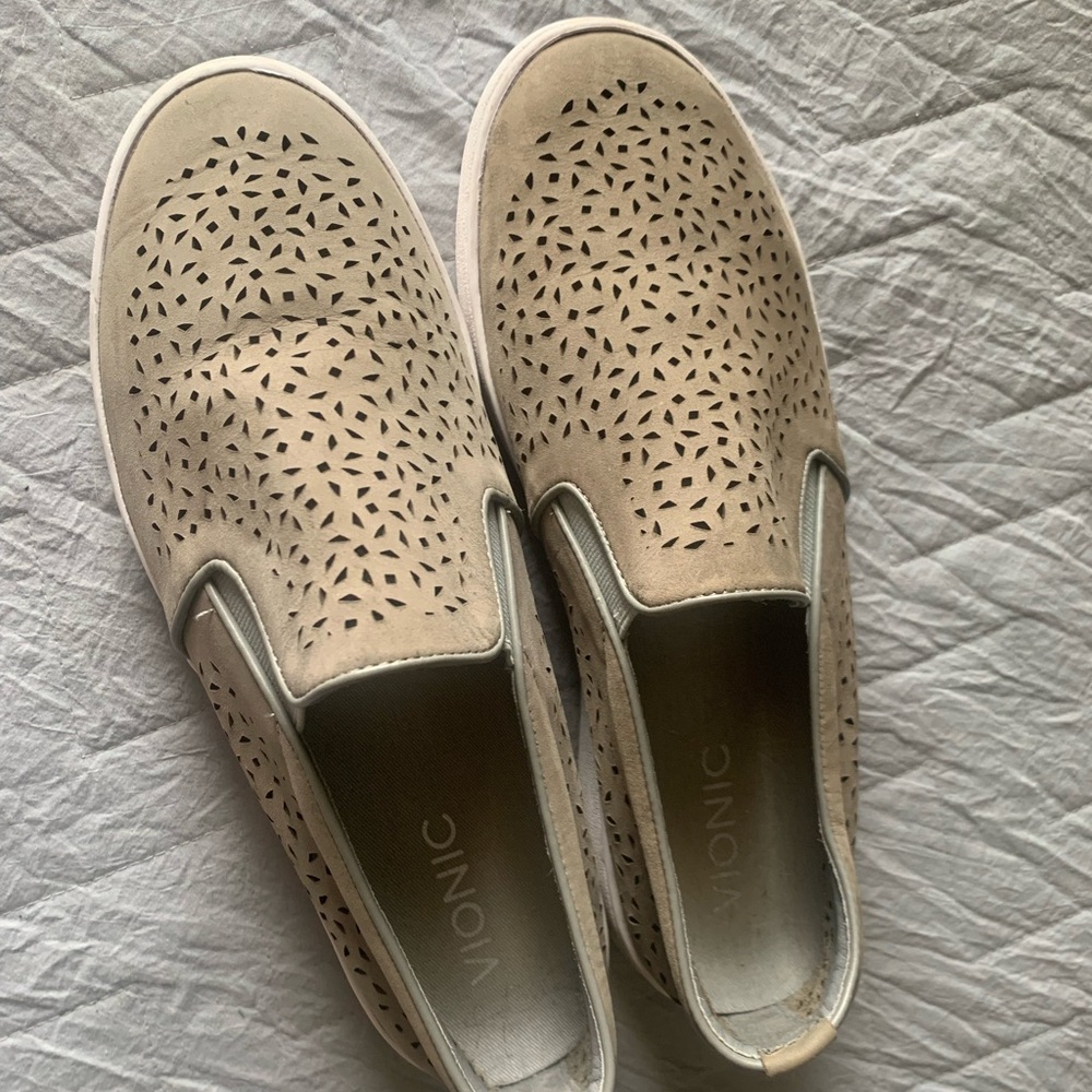 Vionic Cream Perforated Sneakers Slip-On